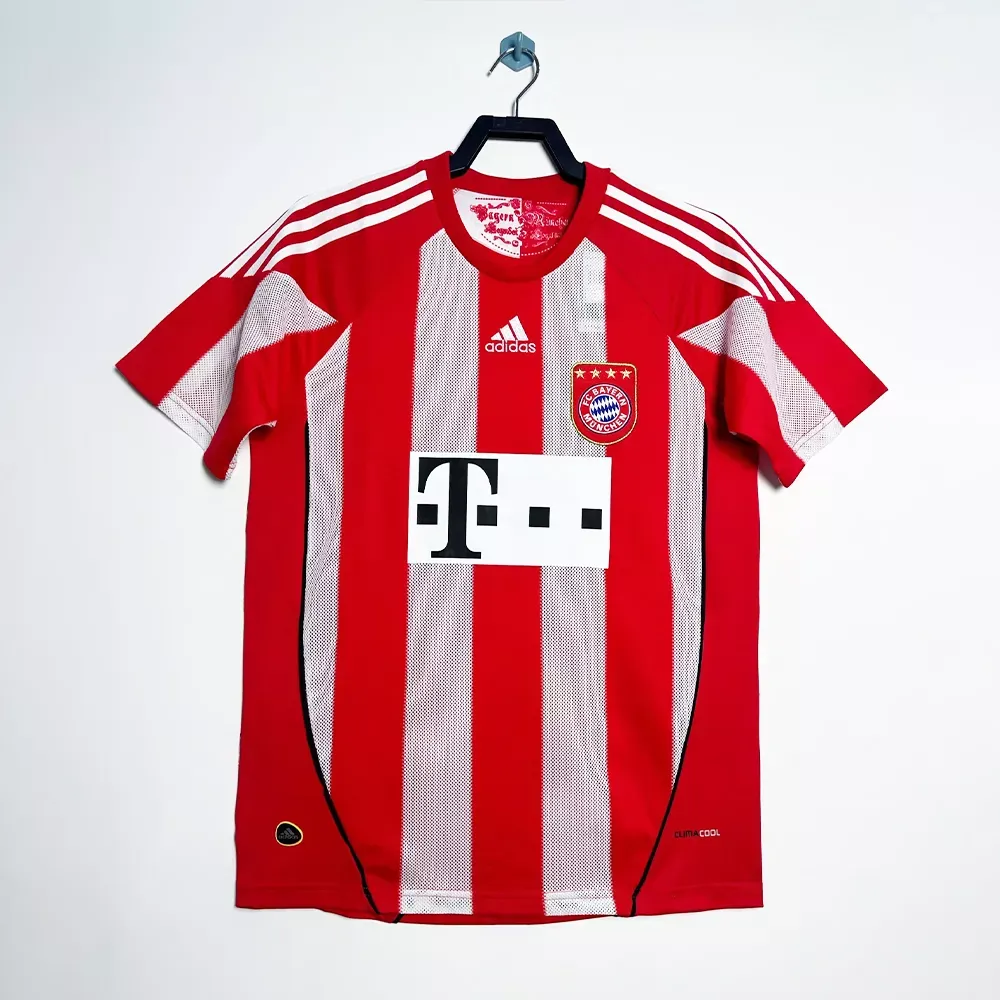 Bayern Munich Jersey | 2010-11 Retro Football S...